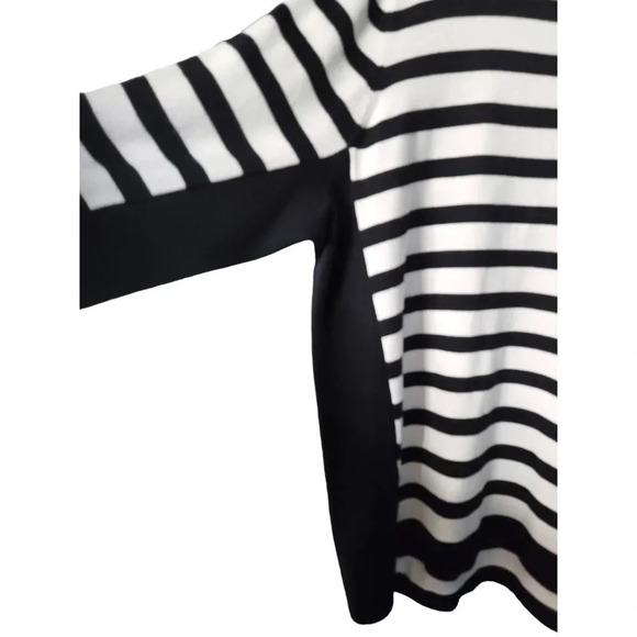 Roz & Ali Black and White Striped Sweater Size 3X - Picture 4 of 7